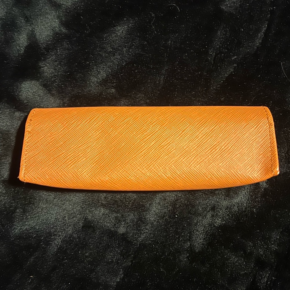 Tory Burch eyeglasses case - Picture 2 of 4